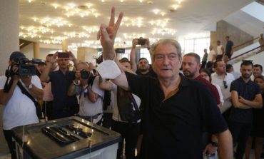 AJET DELAJ/ Berisha fundosi përfundimisht Partinë Demokratike