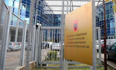 ASTRIT PATOZI/ Qelben të gjithë dhe njësoj nga koka