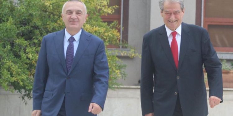 YLLI PATA/ Lufta e kotë me kohën: Kronologjia e një “guerilje pallati”, ku gabuan Berisha e Meta në përballjen me SHBA