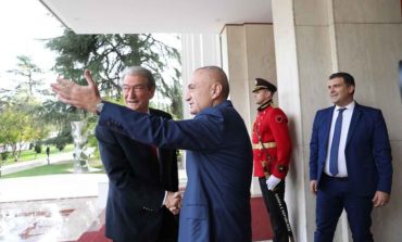 YLLI PATA/ Baltosja pëtë shpëtuar Berishën e Metën: Si u sulmuan Vlahutin, Mogherini, Fleckenstein e deri te Soreca
