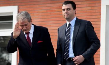 MERO BAZE/ Jo vetëm Lulzim Basha, por dhe shteti shqiptar duhet të distancohet nga Sali Berisha