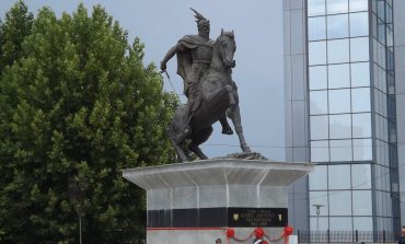 YLLI PATA/ Kronika e shëmtuar e urrejtjes për Shqipërinë prej “kosovocentristëve”