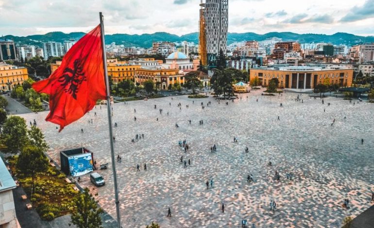 MENTOR KIKIA/ Në mbrojtje të racës së pastër dhe krenare shqiptare