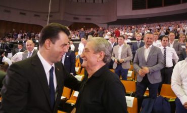 NAMIR LAPARDHAJA/ Paradokse demokrate në ditë të nxehta