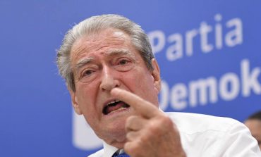 ARANIT MURAÇI/ Rezistenca "heroike" e Sali Berishës dhe përpjekja e tij e fundit politike (për rrëzimin e Lulzim Bashës)
