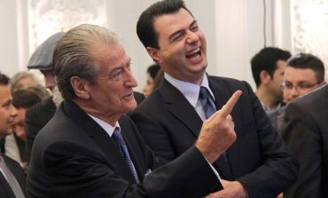 ARANIT MURAÇI/ Mos e besoni po deshët: Para Vitit të Ri opozita rrëzon Ramën nga pushteti, me thirrjet Basha ik!