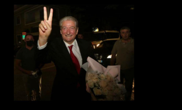 BLENDI KAJSIU/ Paradoksi i lëvizjes Berisha