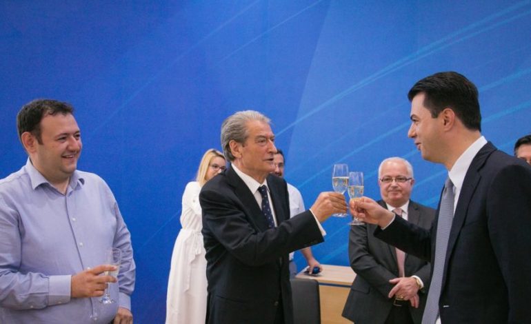 ARANIT MURAÇI/ Rama nuk iku, 2021 mbyllet me Bashën të shkarkuar dhe Berishën të përjashtuar nga PD!