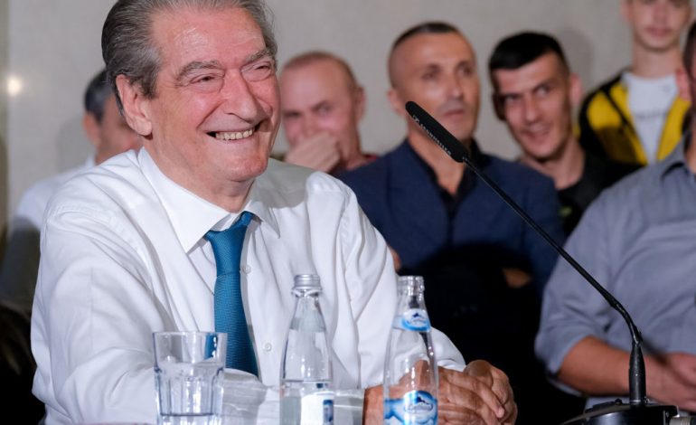 BLENDI KAJSIU/ Foltorja, një terapi kolektive që Doktori u ofron demokratëve