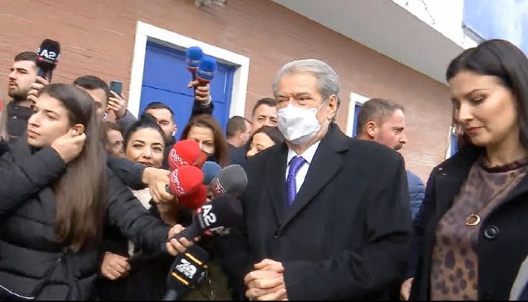 AZMI STRINGA/ Ju zgjodhët Berishën, nuk jeni vetëm kundër Bashës!