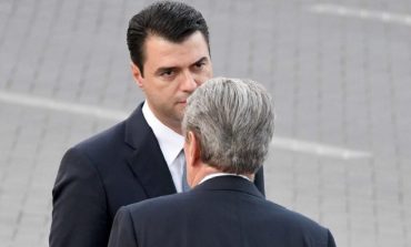 MERO BAZE/ Antimitingjet që po shpëtojnë Bashën nga Berishizmi