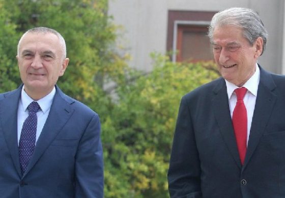 SKËNDER MINXHOZI/ Kisha e sovranistëve dhe "palo shteti" me buton atomik në xhep