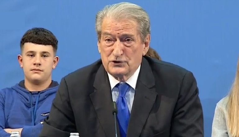 MERO BAZE/ Të paktën, tani e ktheu në betejë me SHBA!
