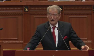 MERO BAZE/ Berisha nuk gjeti dot asnjë deputet kundër SHBA