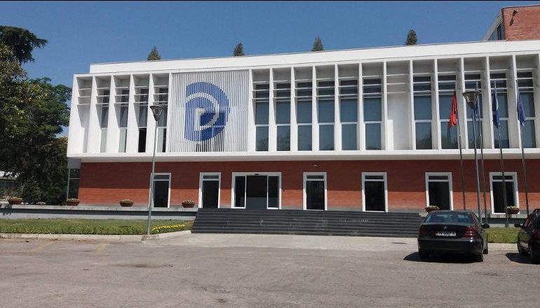 PLATOR NESTURI/ Fusha e minuar në oborrin e PD-së