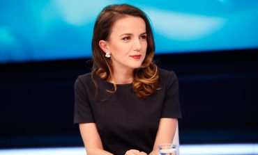RUDINA HAJDARI/ Shqiptarët midis Shilës dhe Karibdës