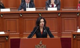ELISA SPIROPALI/ Flamuri i BE-së në dy anët e Drinit