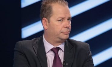 EDVIN KULLURI/ Të “luash Kosovën me paret e babës”