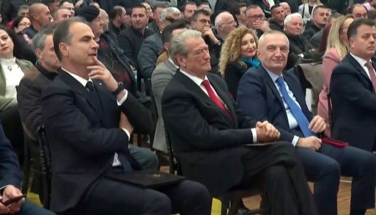 YLLI PATA/ Distanca ‘higjenike’ Berisha-Meta