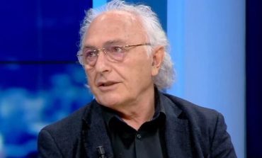 FRROK ÇUPI/ Një armik i Shqipërisë fluturon i lirë në tokë e mbi tokën e saj