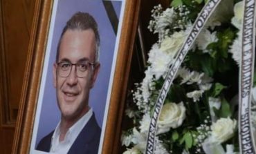 MENTOR KIKIA/ Një shoqëri dhe klasë hipokrite!