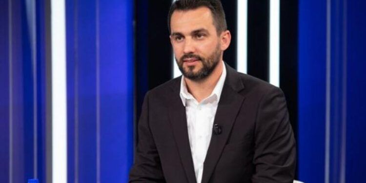 YLLI PATA/ Berishizmi i Lapajt, nga llastimi i Athinës te gjetja e armiqve të brendshëm