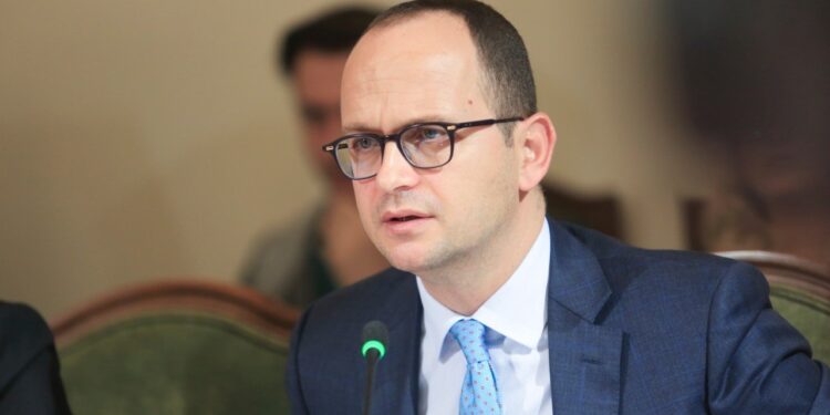 DITMIR BUSHATI/ Kosova si burim shprese!